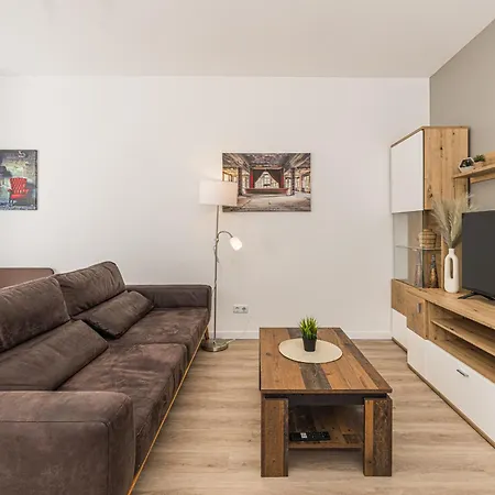 202 3-schlafzimmer-apartment Hbf Halle Apartment *