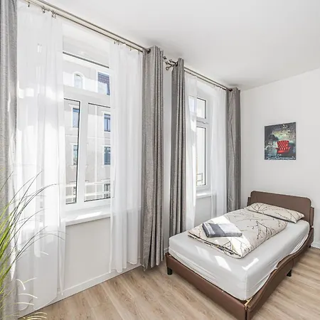 202 3-schlafzimmer-apartment Hbf Halle Apartment *