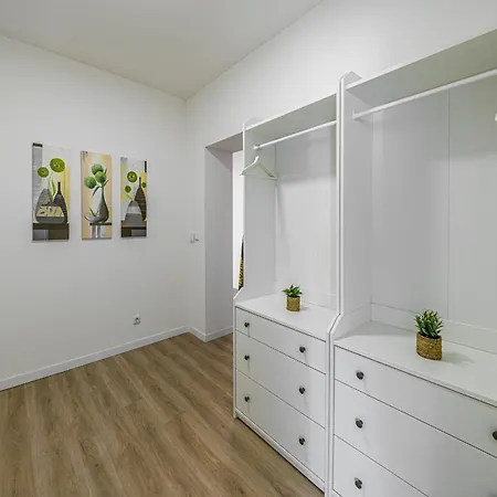 202 3-schlafzimmer-apartment Hbf Halle *
